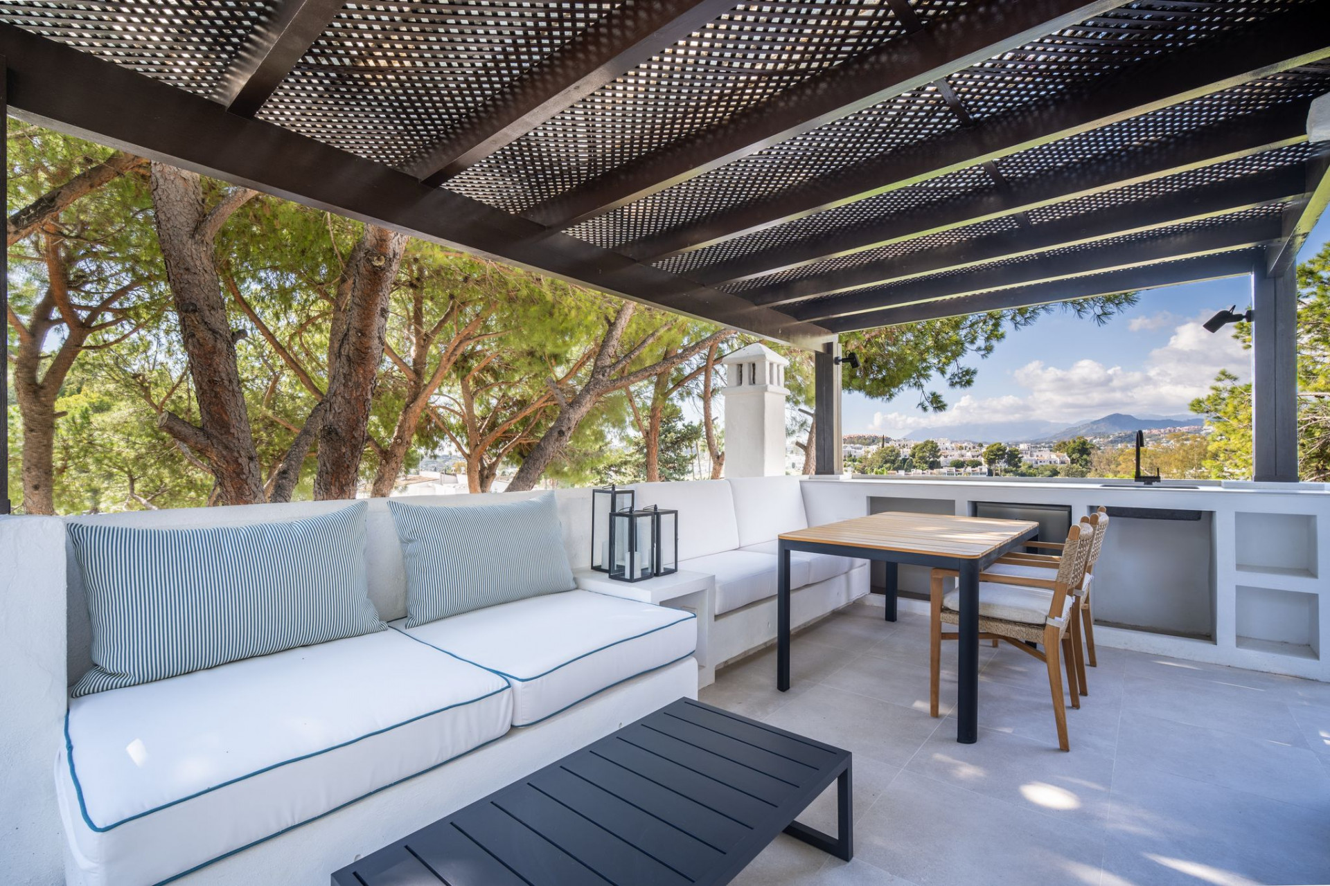 Piso de 3 Dormitorios en alquiler en Nueva Andalucía, Marbella