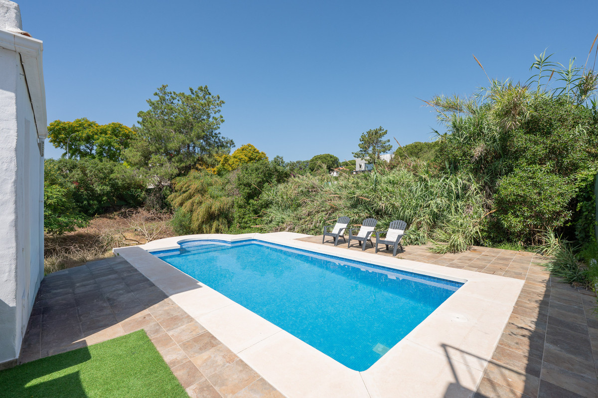 Casa de 4 Dormitorios en venta en Cabopino, Marbella