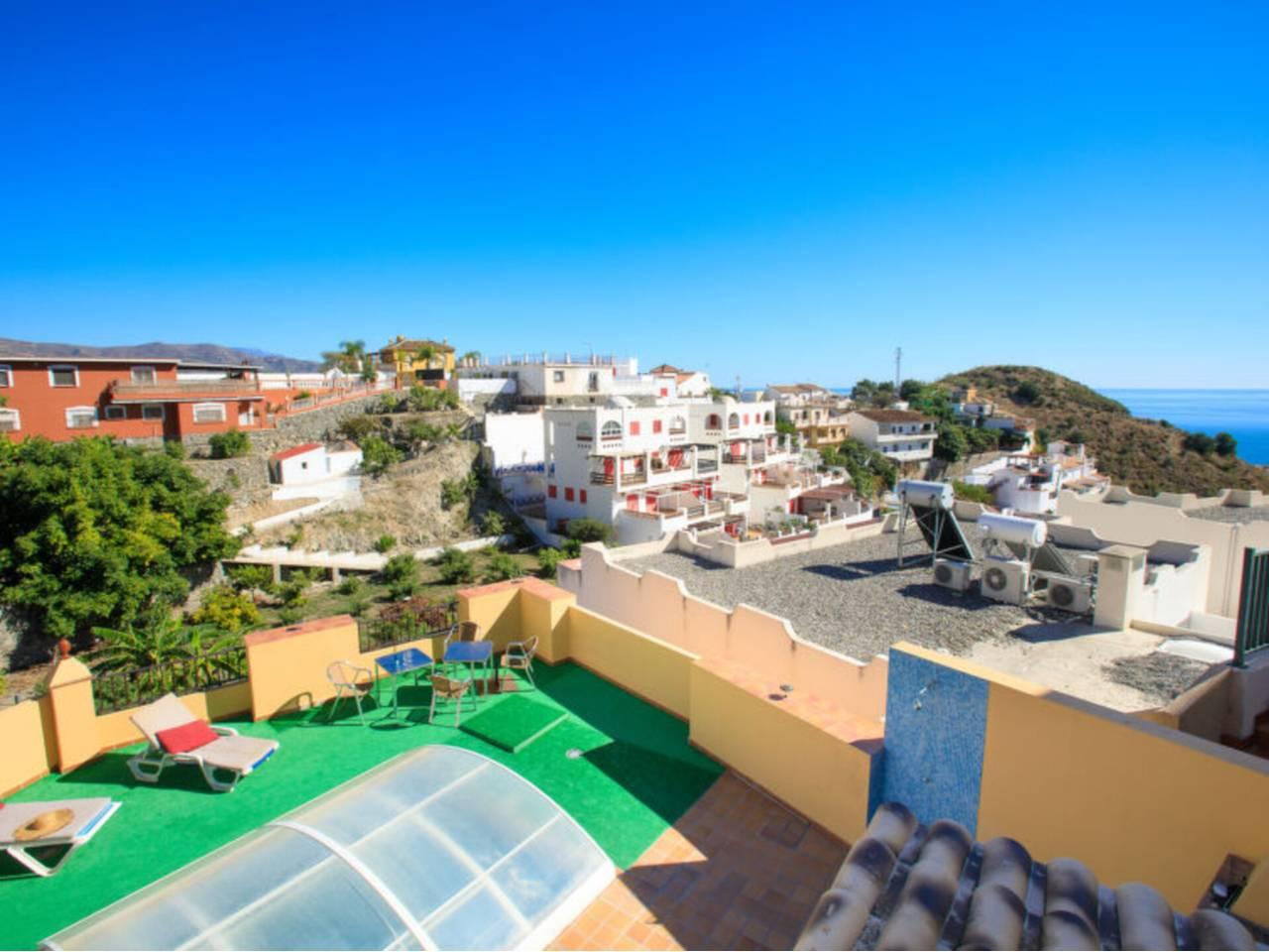Casa Adosada de 5 Dormitorios y 2 Baños en alquiler vacacional en Almuñecar