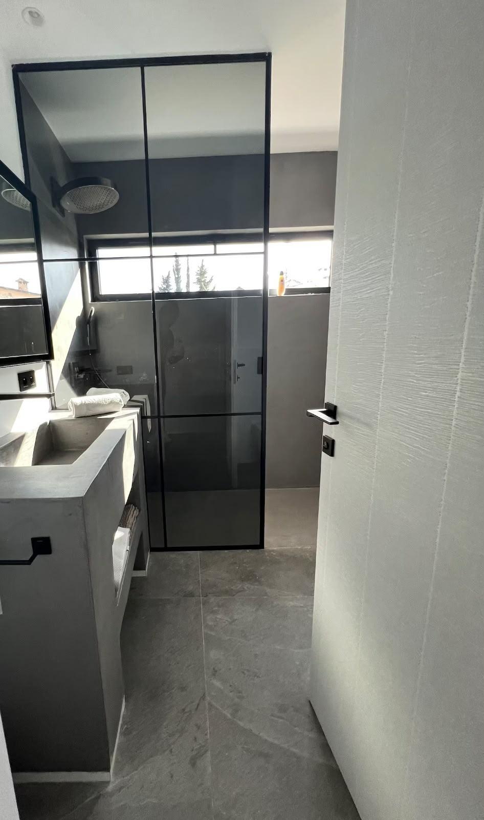 Casa de 5 Dormitorios en venta en El Rosario, Marbella