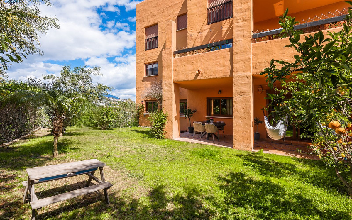 Piso de 3 Dormitorios y 2 Baños en venta en Atalaya, Estepona