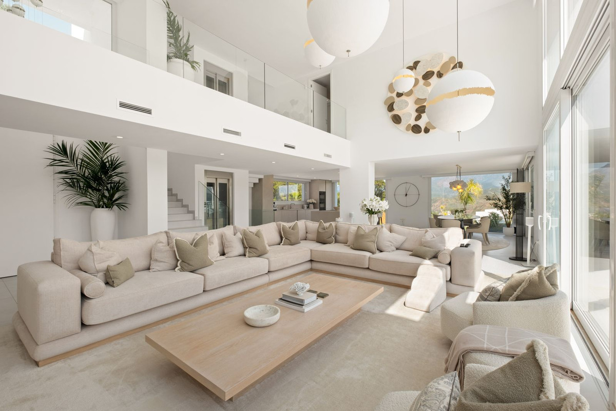 Casa de 4 Dormitorios en venta en La Mairena, Marbella