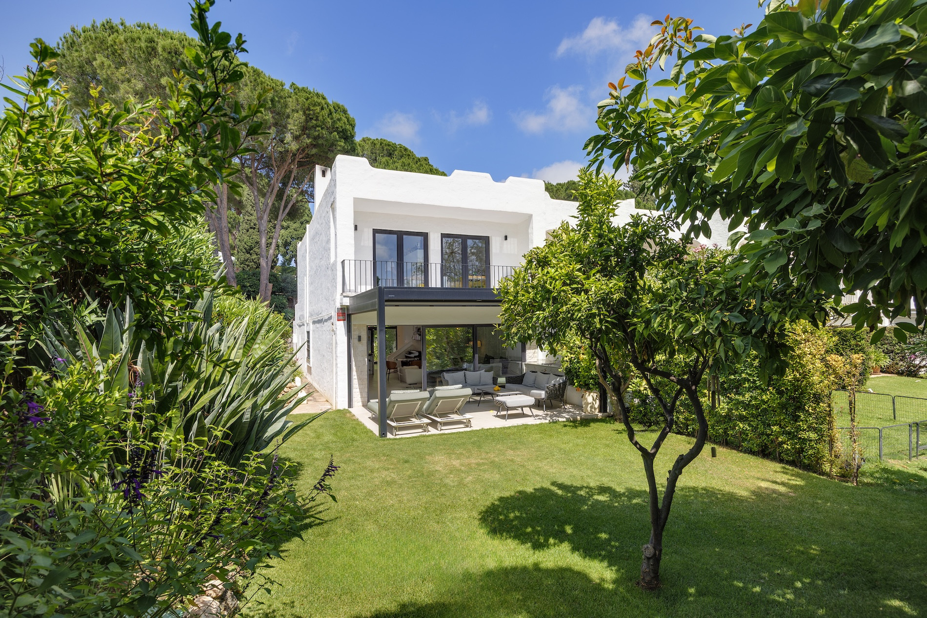 Casa de 3 Dormitorios y 2 Baños en venta en Nueva Andalucía, Marbella