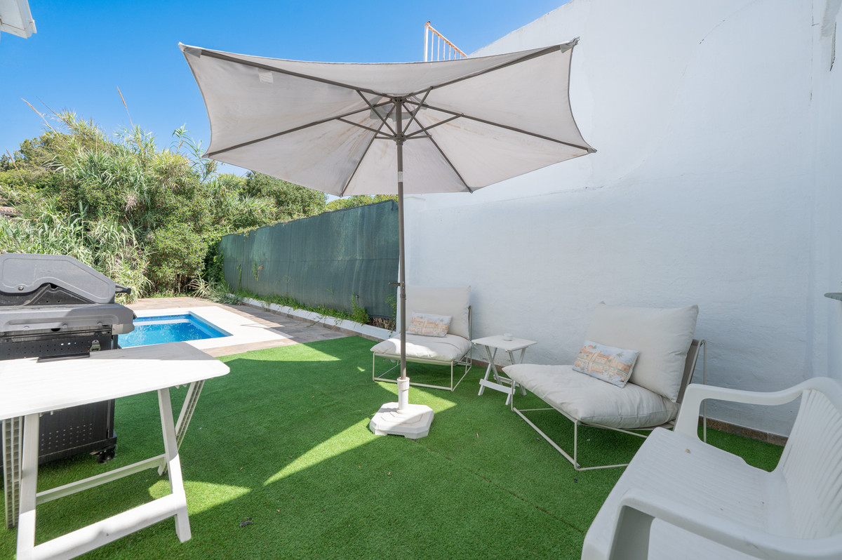 Casa de 4 Dormitorios en venta en Cabopino, Marbella