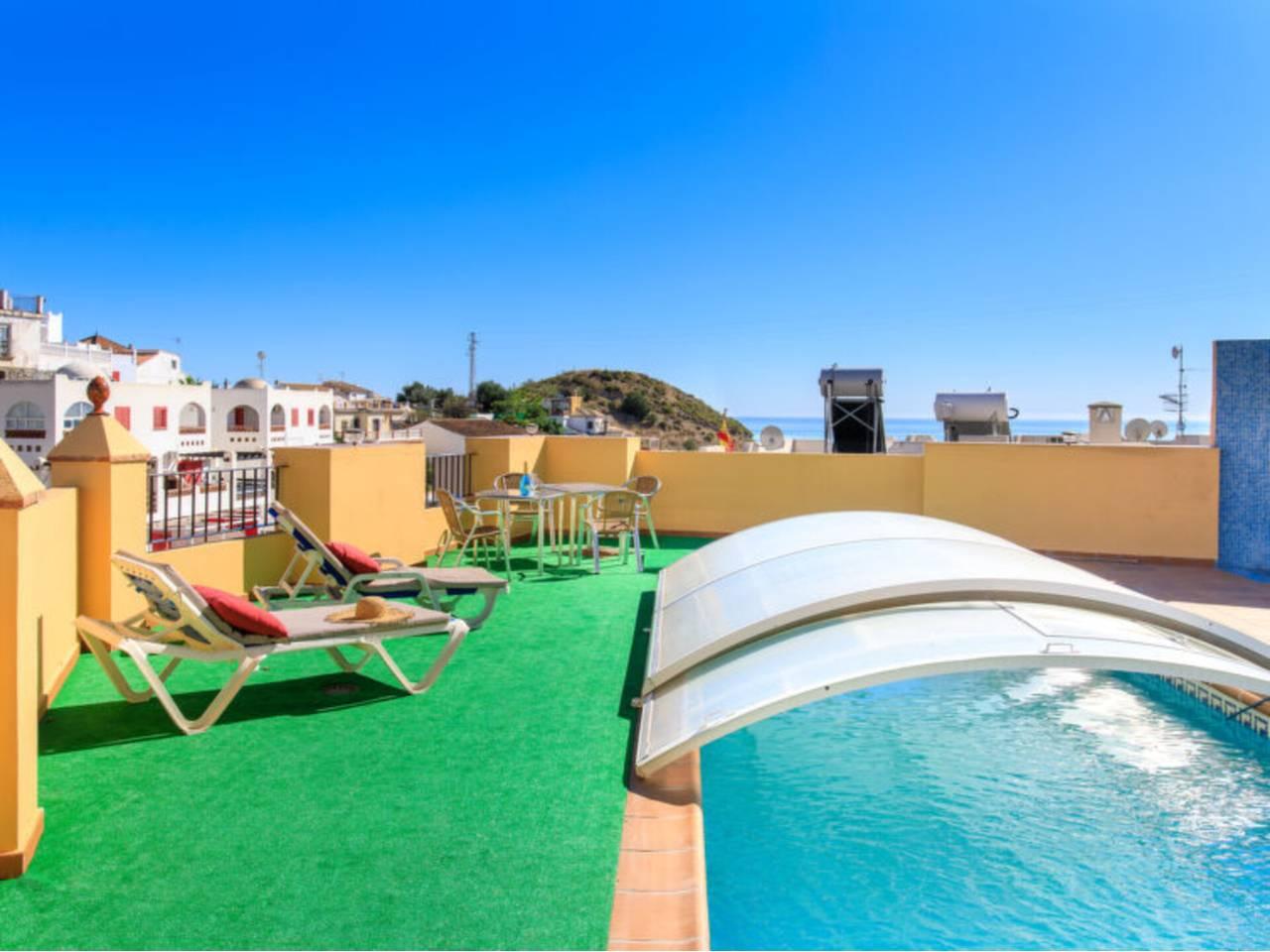 Casa Adosada de 5 Dormitorios y 2 Baños en alquiler vacacional en Almuñecar