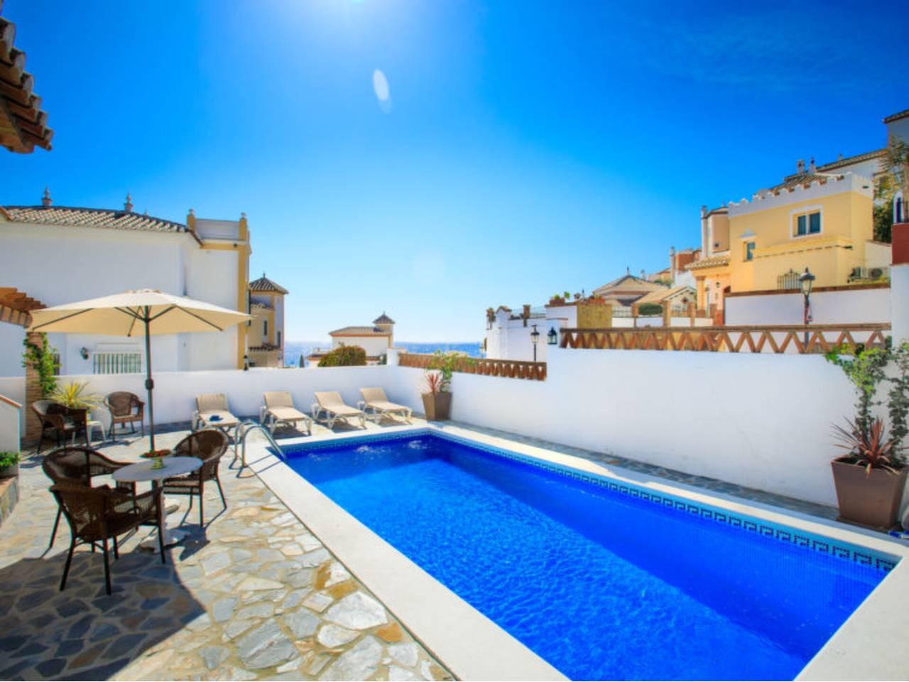 Casa Adosada de 5 Dormitorios y 3 Baños en alquiler vacacional en Nerja