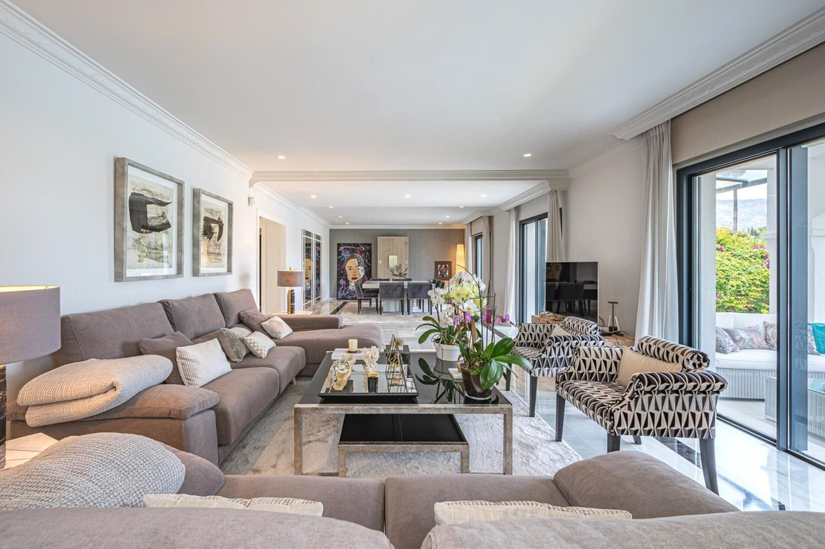 Casa de 6 Dormitorios y 5 Baños en alquiler vacacional en Nueva Andalucía, Marbella