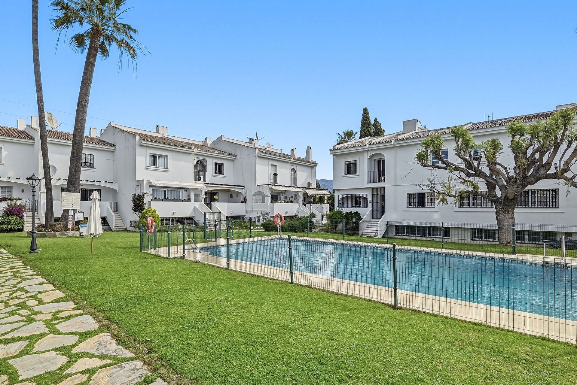 4 Bed, 2 Bath - Townhouse for Sale in Nueva Andalucia, Marbella