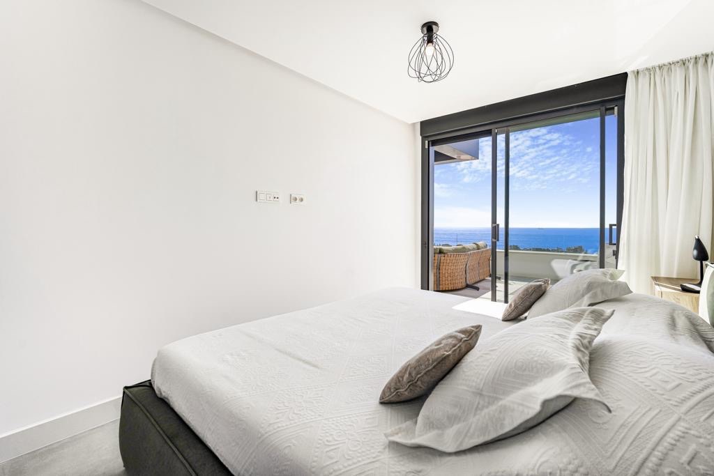 Ático de 3 Dormitorios en alquiler vacacional en Artola, Marbella