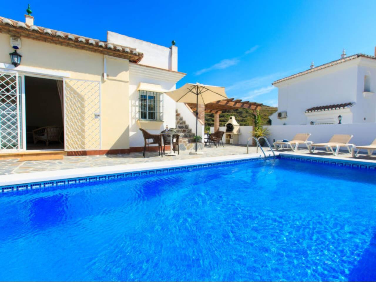 Casa Adosada de 5 Dormitorios y 3 Baños en alquiler vacacional en Nerja