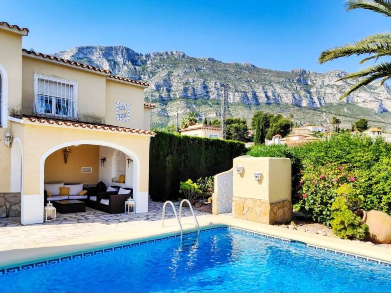 Casa Adosada de 2 Dormitorios y 2 Baños en alquiler vacacional en Monte Pego, Dénia