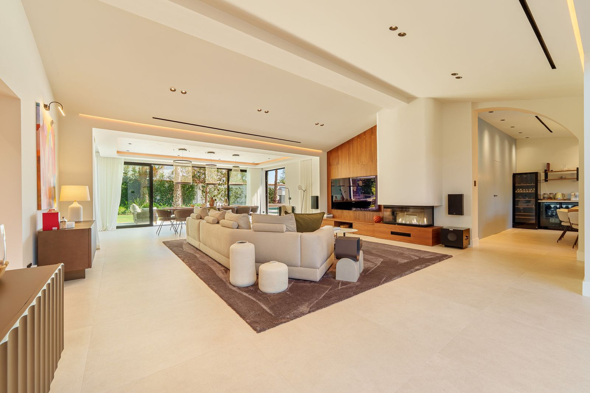 Casa de 5 Dormitorios en venta en Puerto Banús