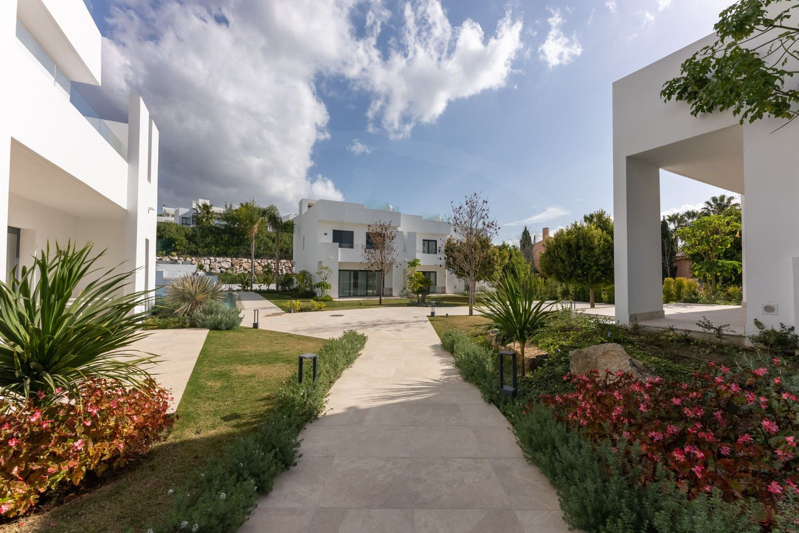 Casa de 3 Dormitorios en alquiler en Nueva Andalucía, Marbella