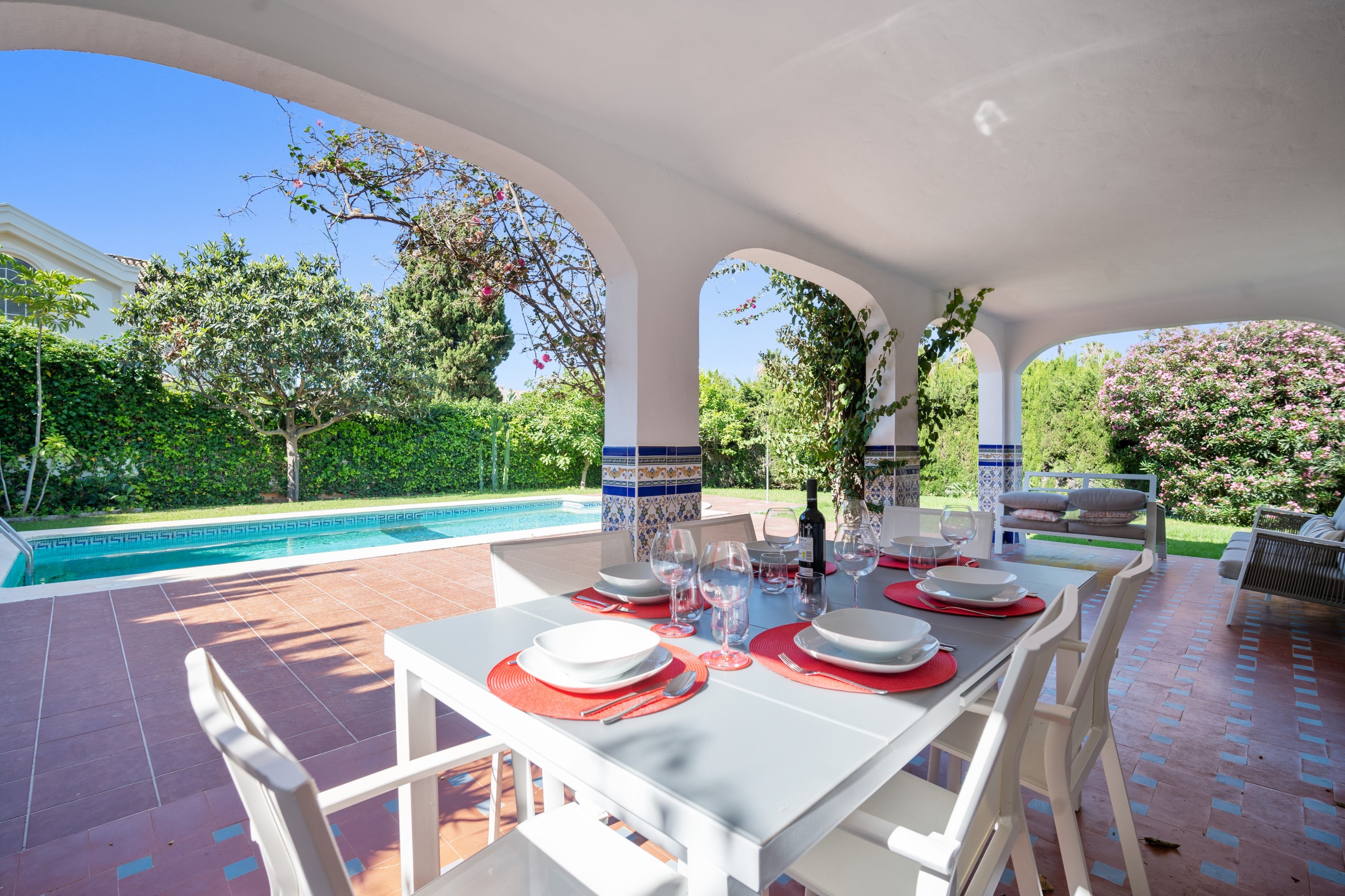 Casa de 5 Dormitorios y 4 Baños en alquiler vacacional en Milla de Oro, Marbella