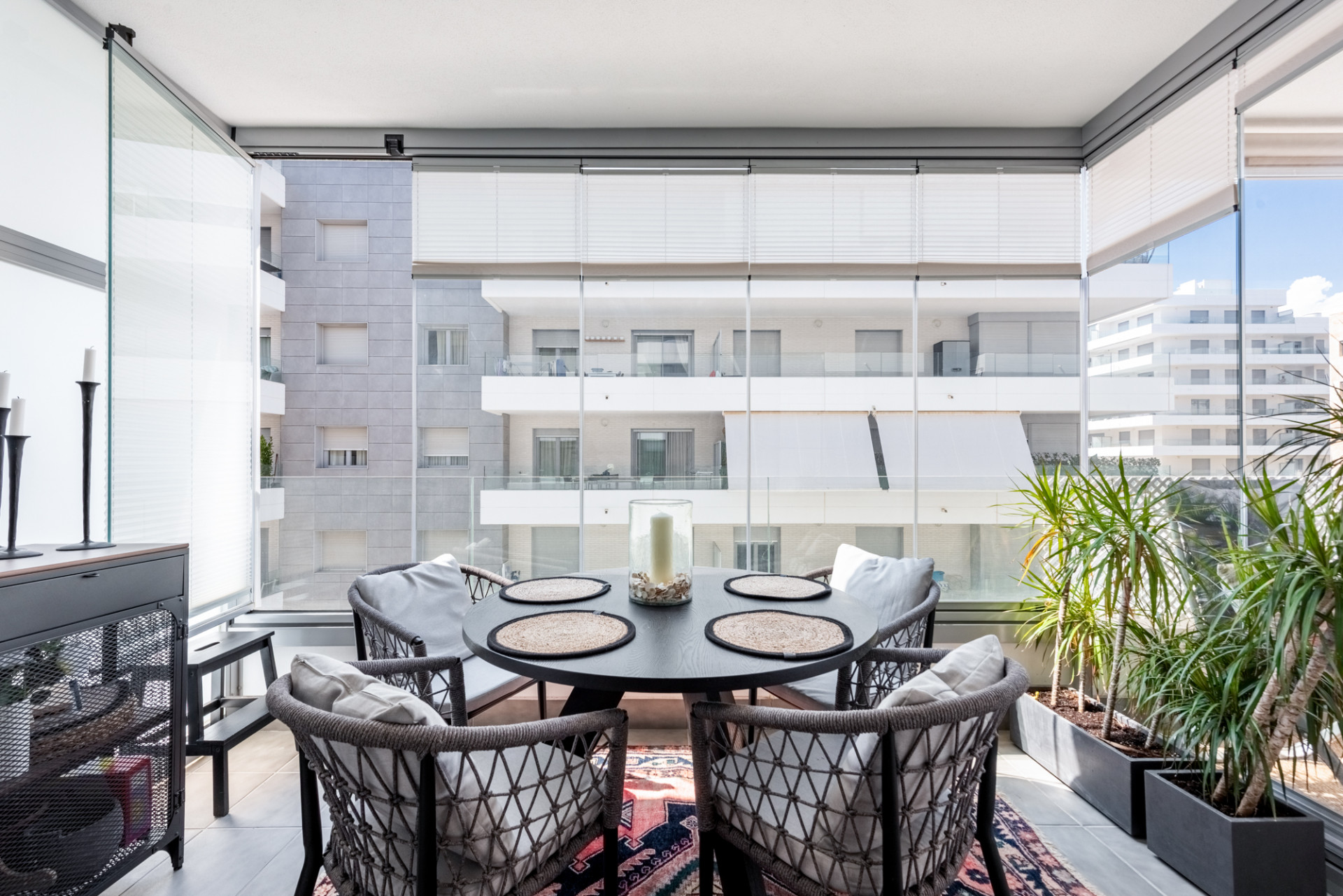 2 спални, 2 бани - Апартамент за продажба в Nueva Andalucia, Marbella