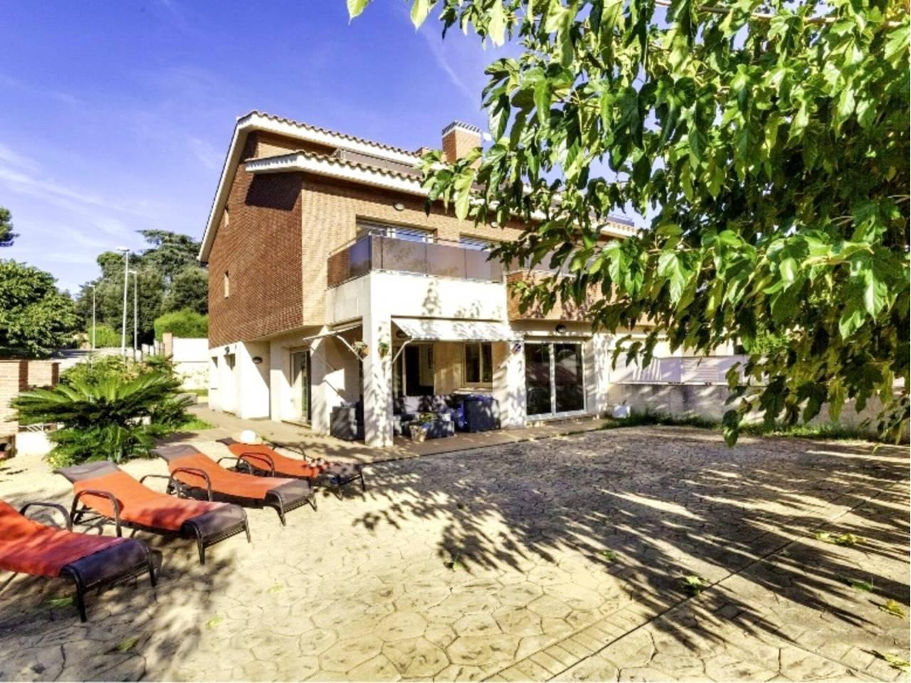 Casa Adosada de 4 Dormitorios y 3 Baños en alquiler vacacional en Lloret de Mar