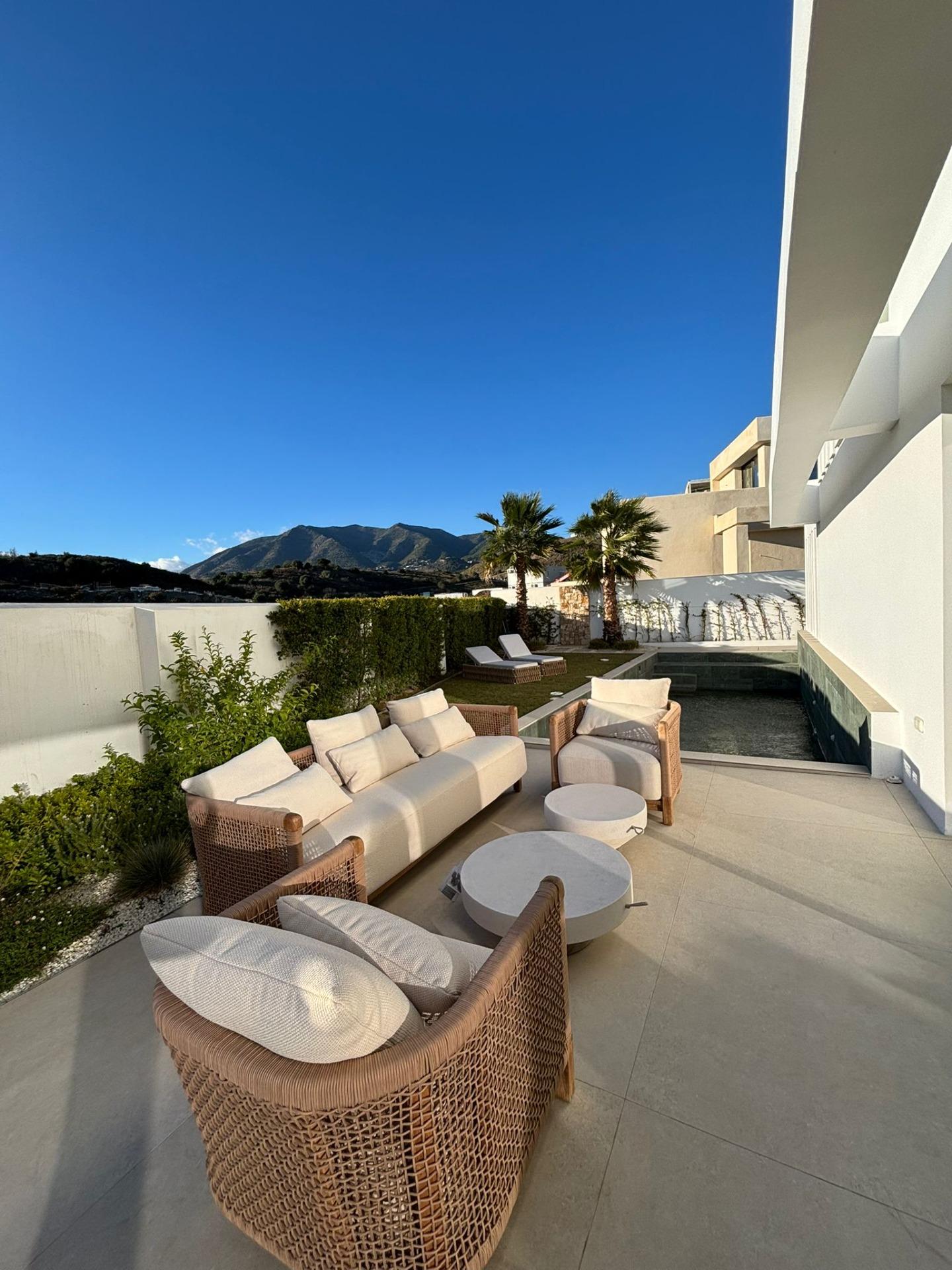 Casa de 6 Dormitorios en venta en Benalmádena Costa
