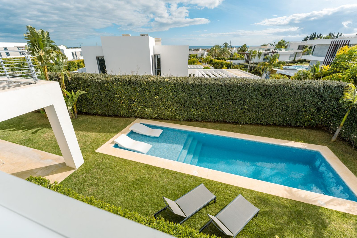 Casa de 3 Dormitorios y 3 Baños en alquiler en Cancelada, Estepona