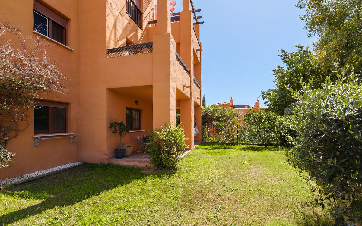 Piso de 3 Dormitorios y 2 Baños en venta en Atalaya, Estepona