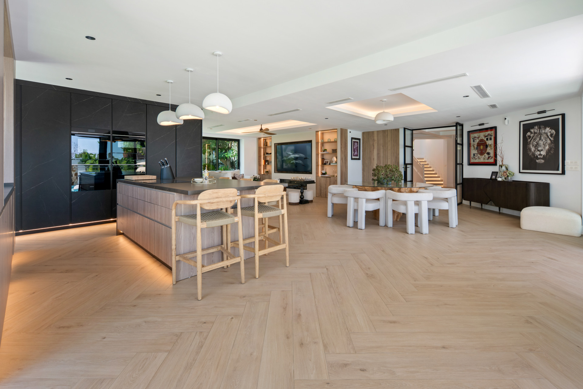 Casa de 6 Dormitorios y 7 Baños en venta en Estepona