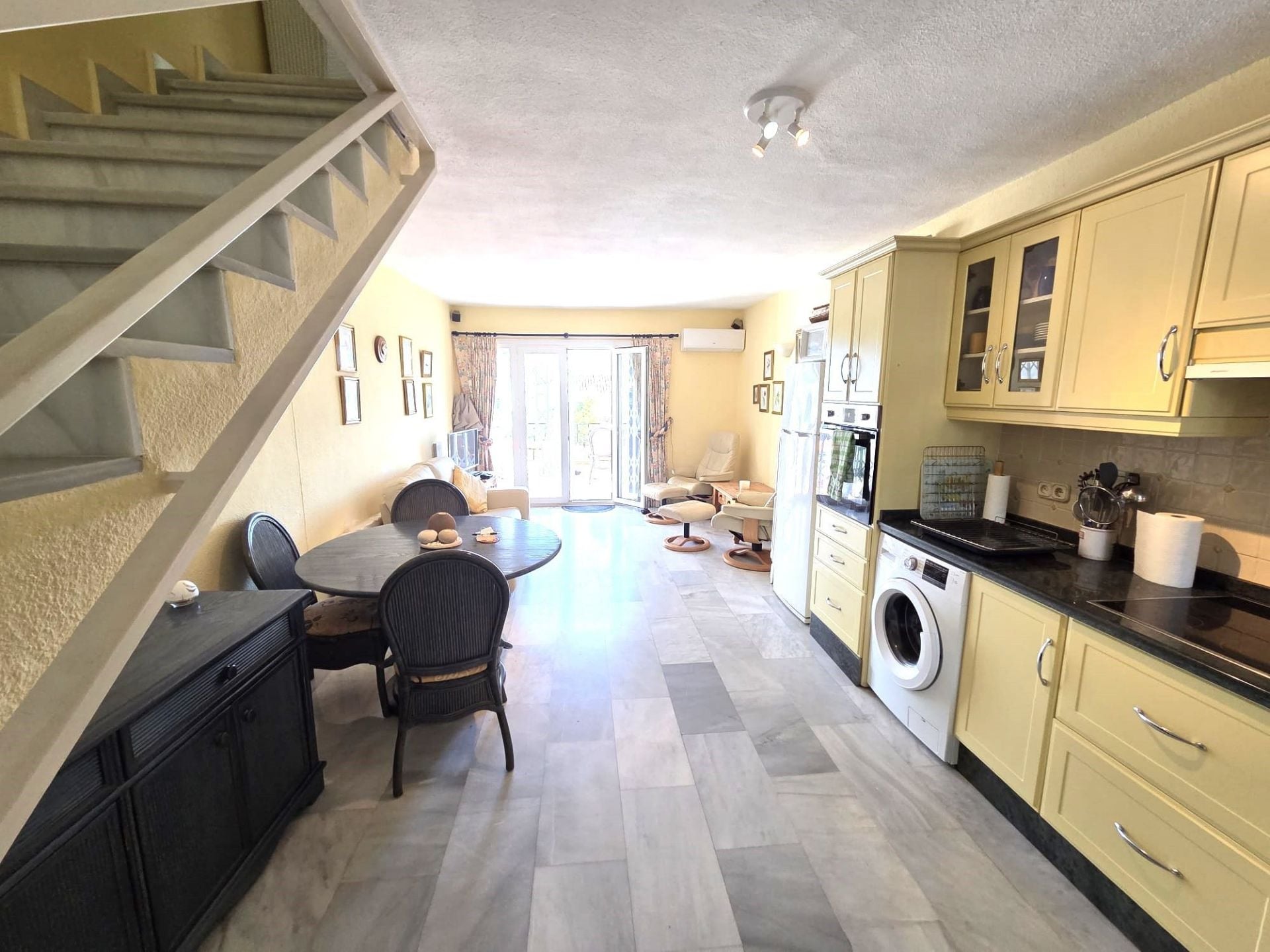 Piso de 2 Dormitorios en venta en Calahonda, Mijas