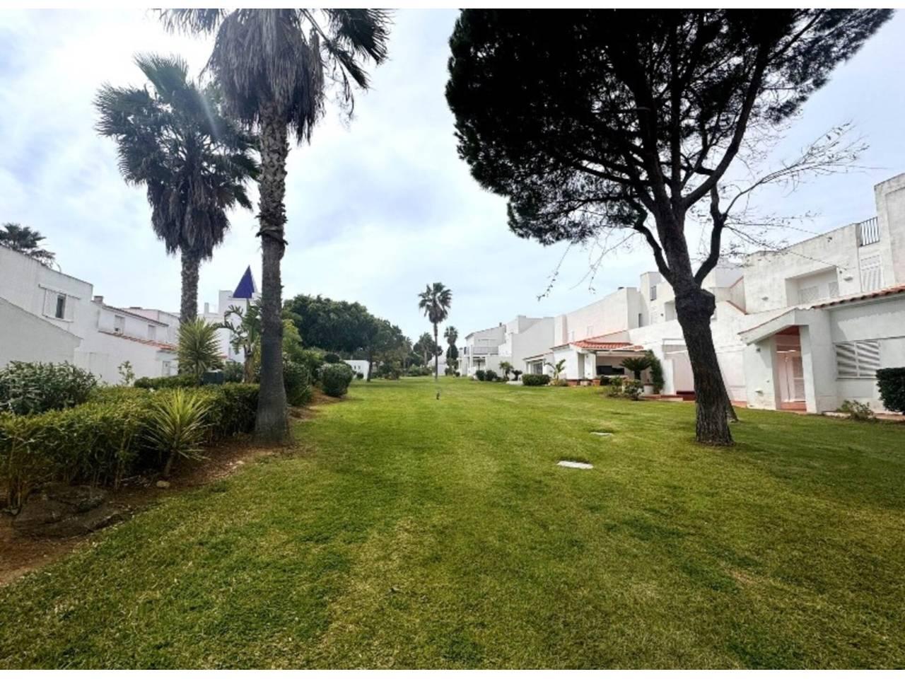 Casa Adosada de 3 Dormitorios y 2 Baños en alquiler vacacional en Chiclana de la Frontera