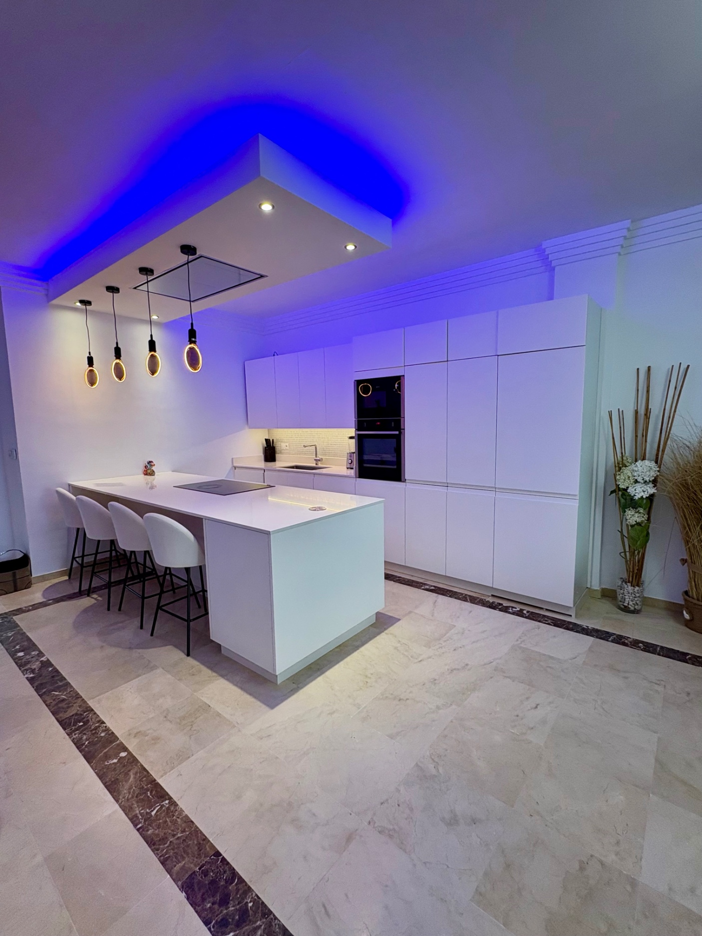 Piso de 3 Dormitorios y 2 Baños en alquiler en Nueva Andalucía, Marbella