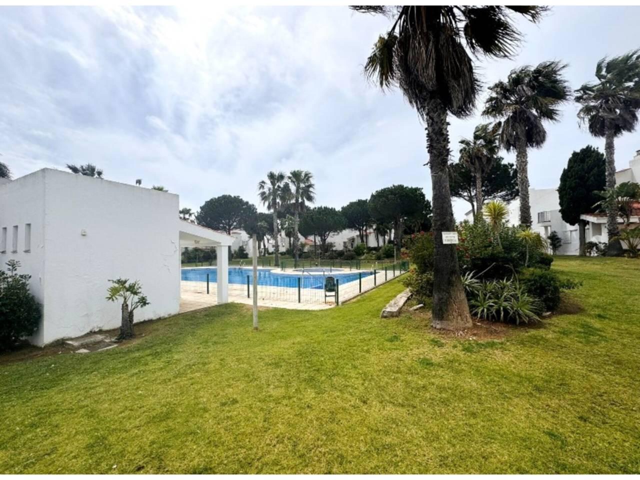 Casa Adosada de 3 Dormitorios y 2 Baños en alquiler vacacional en Chiclana de la Frontera