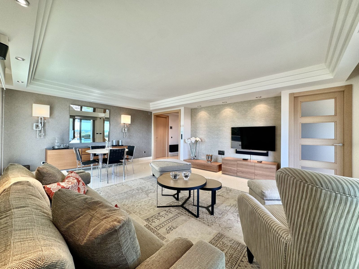 Piso de 3 Dormitorios en alquiler vacacional en Milla de Oro, Marbella