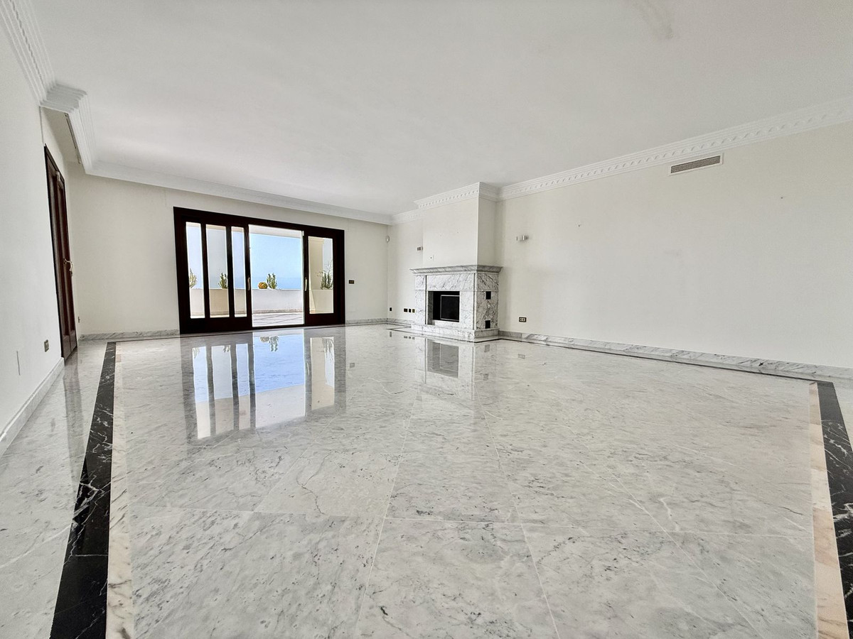 Piso de 4 Dormitorios en venta en Milla de Oro, Marbella