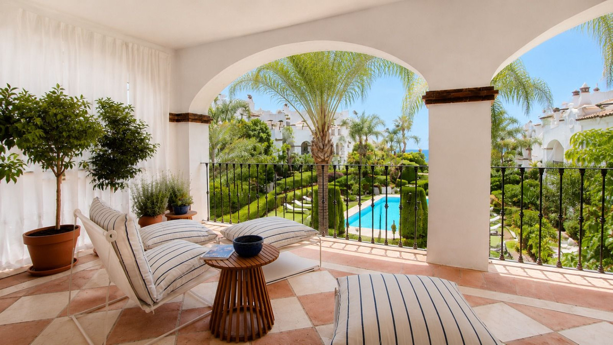 Piso de 3 Dormitorios en venta en Milla de Oro, Marbella