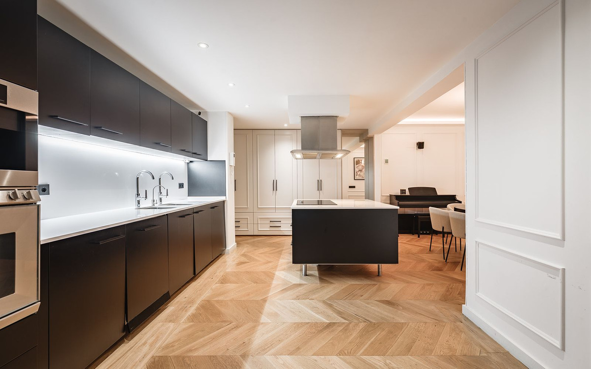 Piso de 3 Dormitorios y 2 Baños en venta en Atalaya, Estepona
