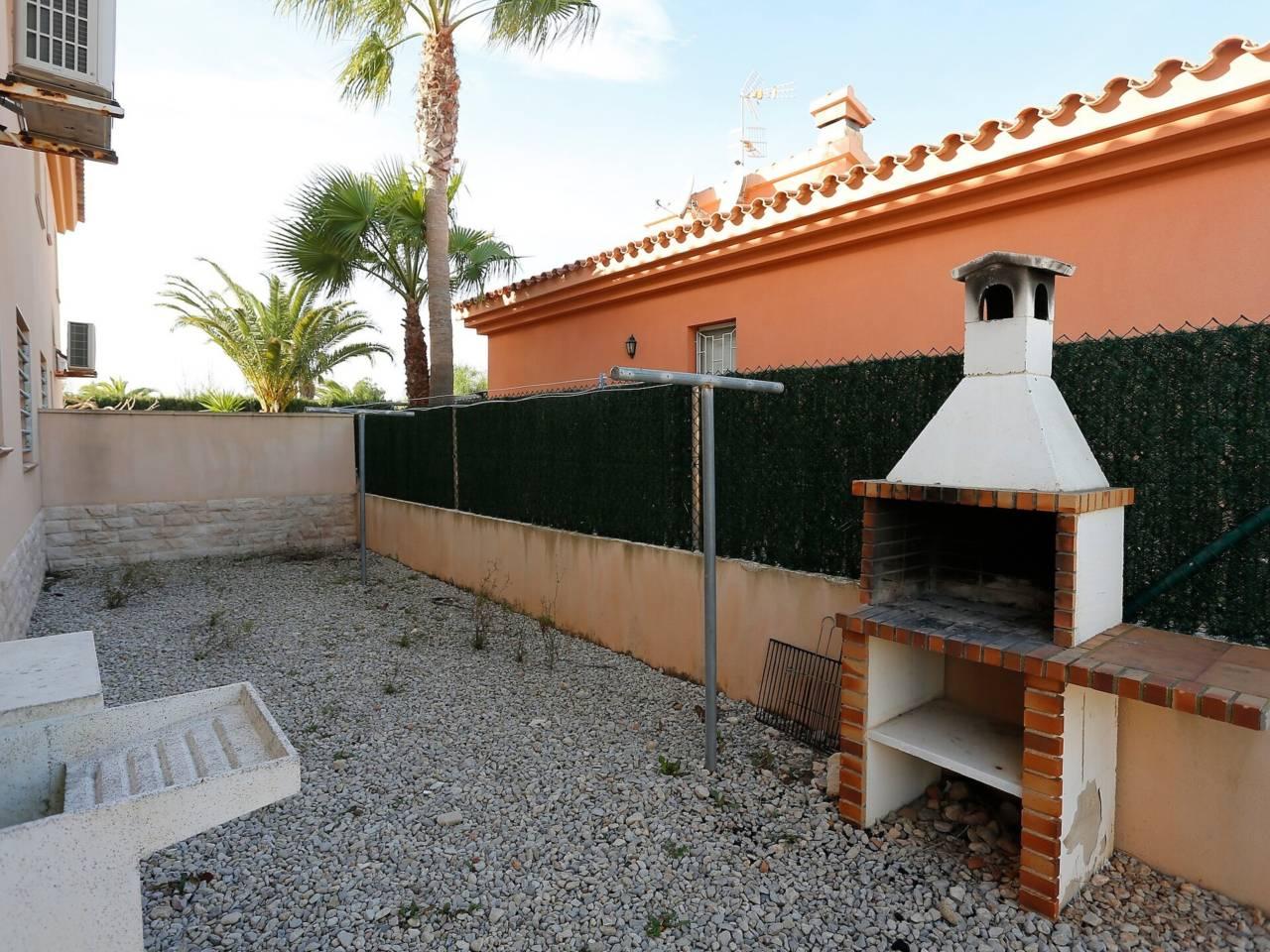 Casa Adosada de 4 Dormitorios y 2 Baños en alquiler vacacional en Deltebre